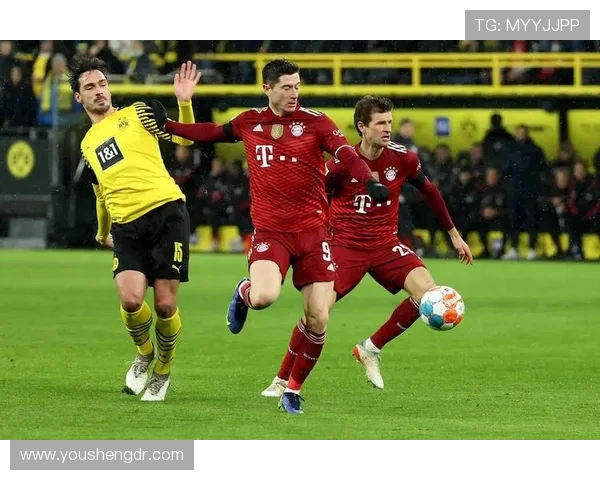 1999年拜仁慕尼黑与多特蒙德巅峰对决的传奇时刻回顾